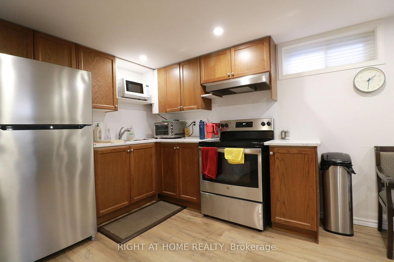 Lower - 823 Sanok Dr, Pickering, L1W 2R1 | Image 3