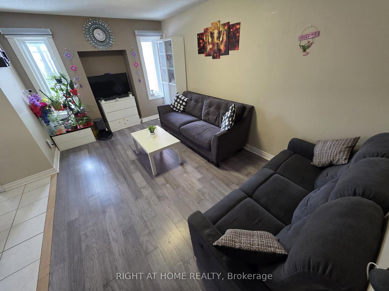 12 Whitewater St, Whitby, L1R 2S9 | Image 2