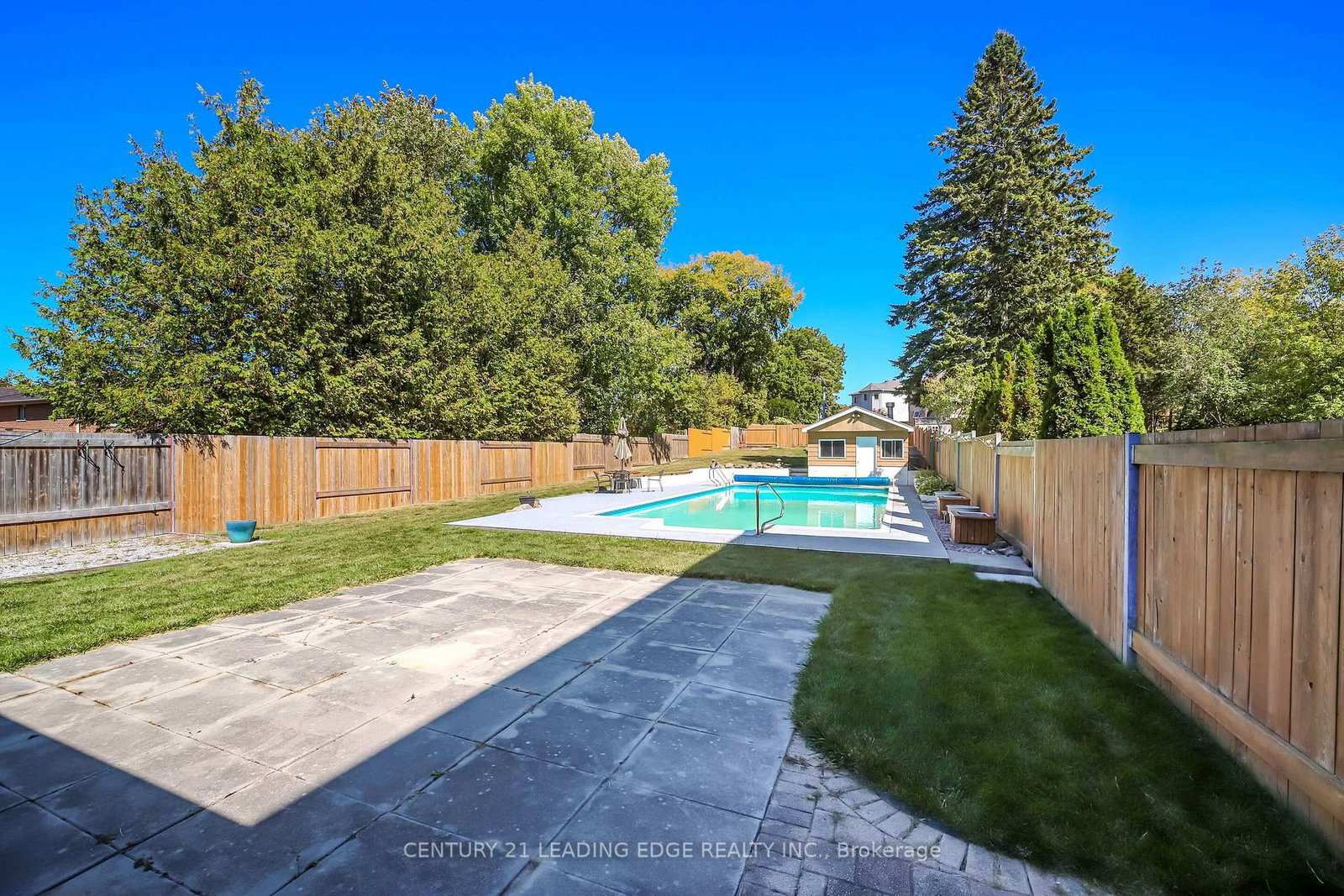 Detached House for sale at 815 Douglas Avenue, Pickering, Ontario, L1W 1N2 - Bay Ridges - MLS: E12908386