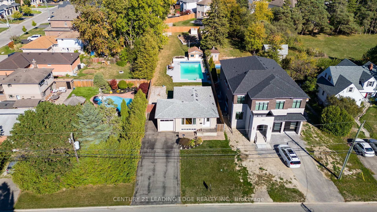 Detached House for sale at 815 Douglas Avenue, Pickering, Ontario, L1W 1N2 - Bay Ridges - MLS: E12908386