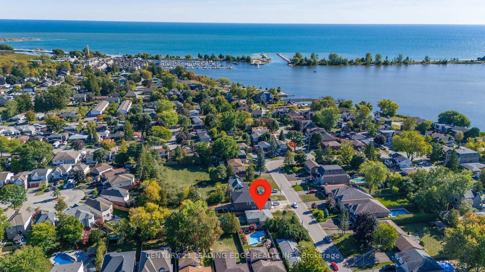 Detached House for sale at 815 Douglas Avenue, Pickering, Ontario, L1W 1N2 - Bay Ridges - MLS: E12908386