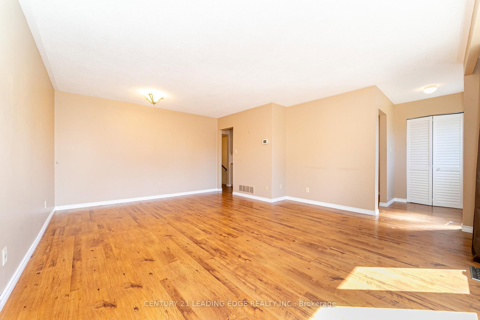 Detached House for sale at 815 Douglas Avenue, Pickering, Ontario, L1W 1N2 - Bay Ridges - MLS: E12908386