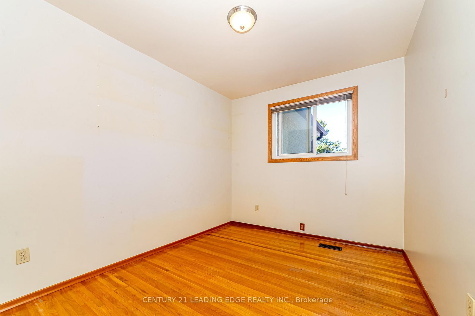 Detached House for sale at 815 Douglas Avenue, Pickering, Ontario, L1W 1N2 - Bay Ridges - MLS: E12908386