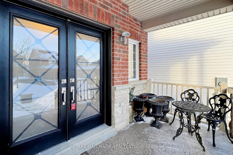 1348 Wallig Ave, Oshawa, L1K 0J5 | Image 2