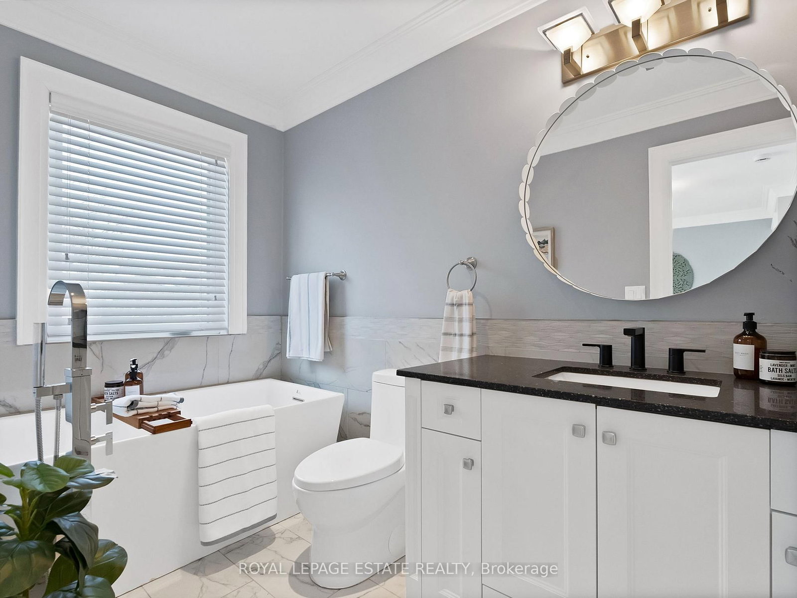 Detached House for sale at 19 Red Deer Avenue, Toronto, Ontario, M1N 2Y9 - Birchcliffe-Cliffside - MLS: E12908674