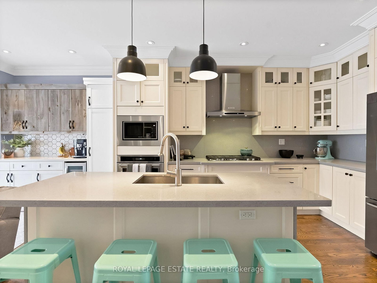 Detached House for sale at 19 Red Deer Avenue, Toronto, Ontario, M1N 2Y9 - Birchcliffe-Cliffside - MLS: E12908674