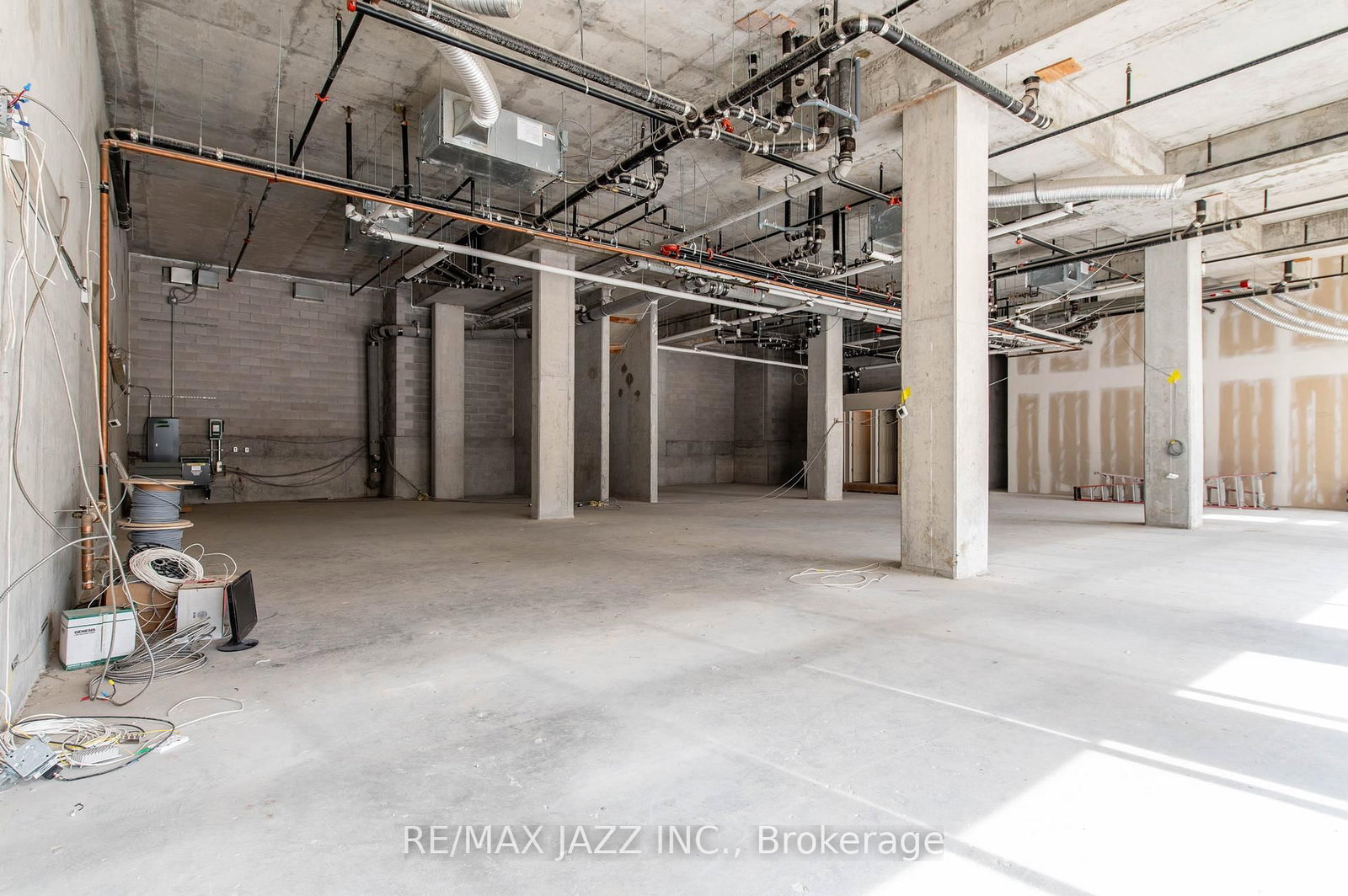 100 Bond Street E, Unit 1 - Photo 8