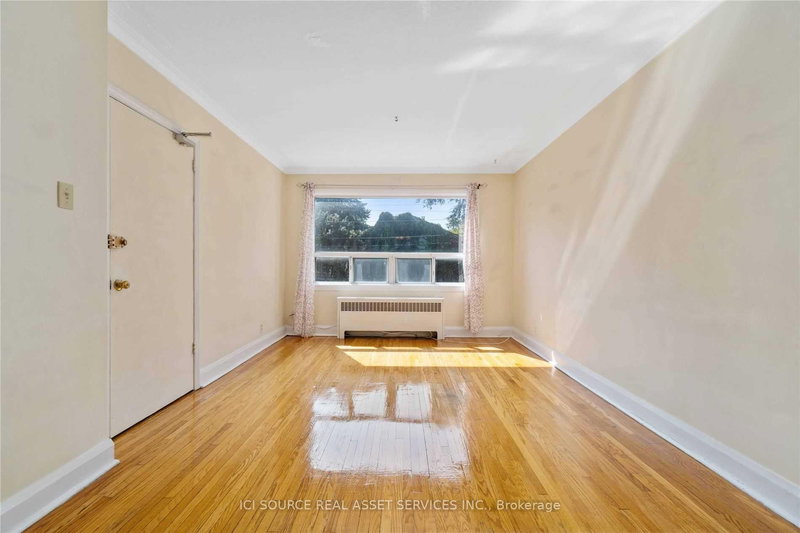 2 - 116 Eastwood Rd, Toronto, M4L 2C9 | Image 3