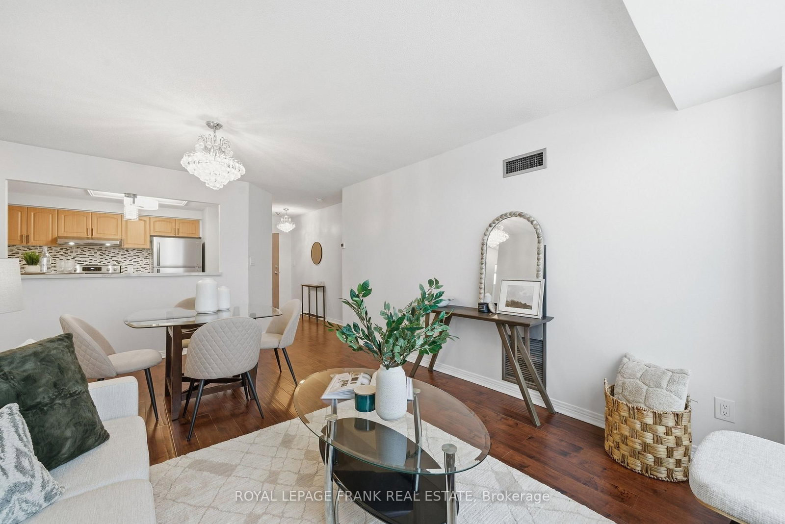 711 Rossland Road E, Unit 710 - Photo 11