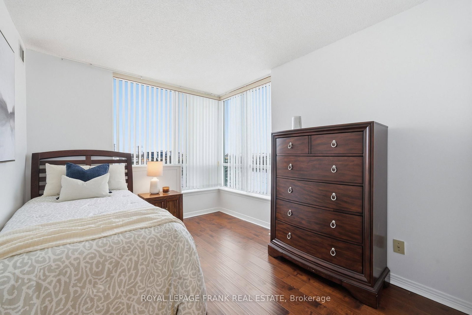 711 Rossland Road E, Unit 710 - Photo 17