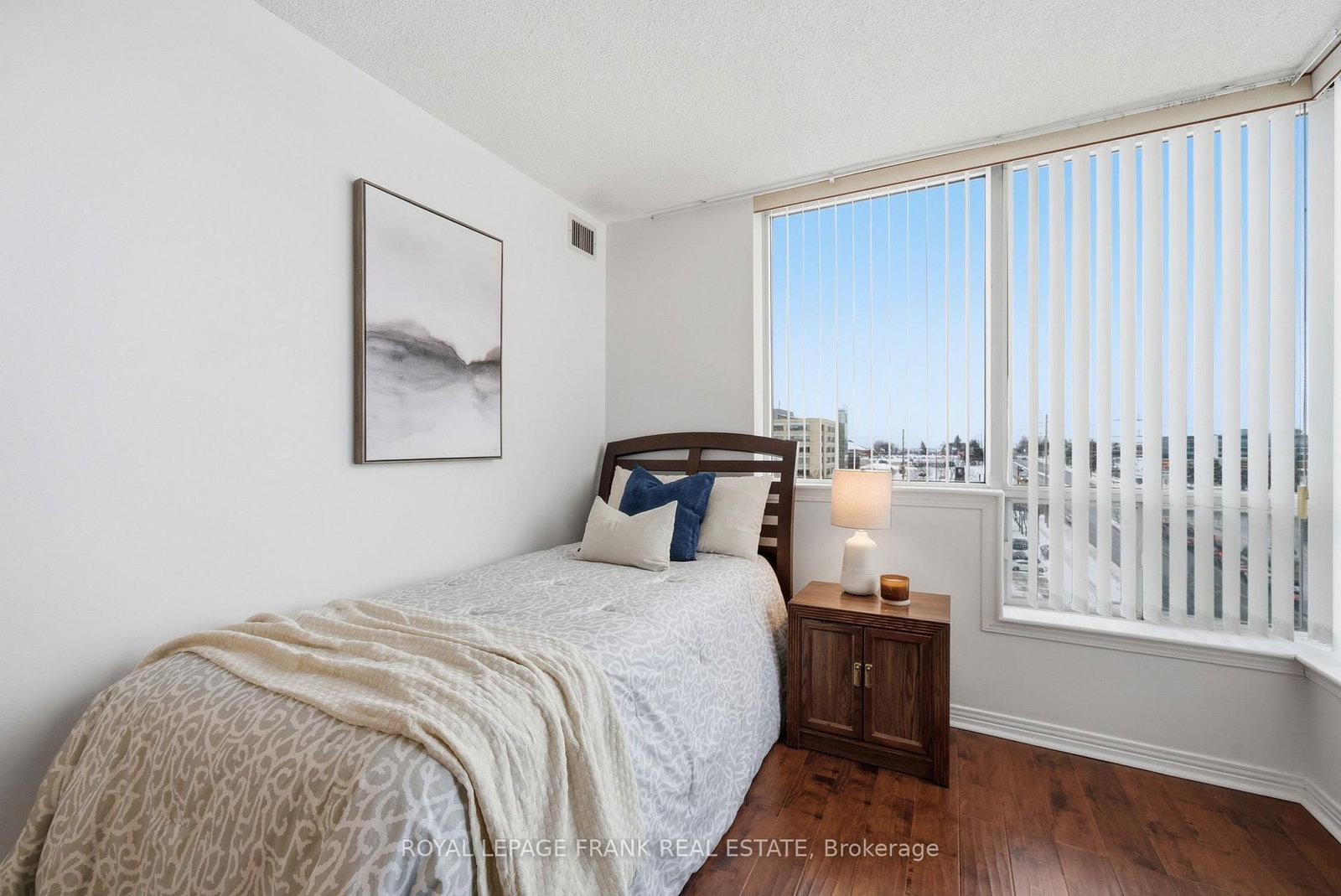 711 Rossland Road E, Unit 710 - Photo 18