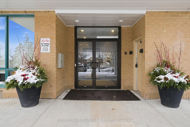 710 - 711 Rossland Rd E, Whitby, L1N 8Z1 | Image 3