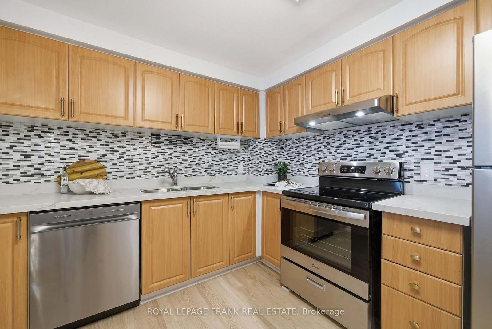 711 Rossland Road E, Unit 710 - Photo 5
