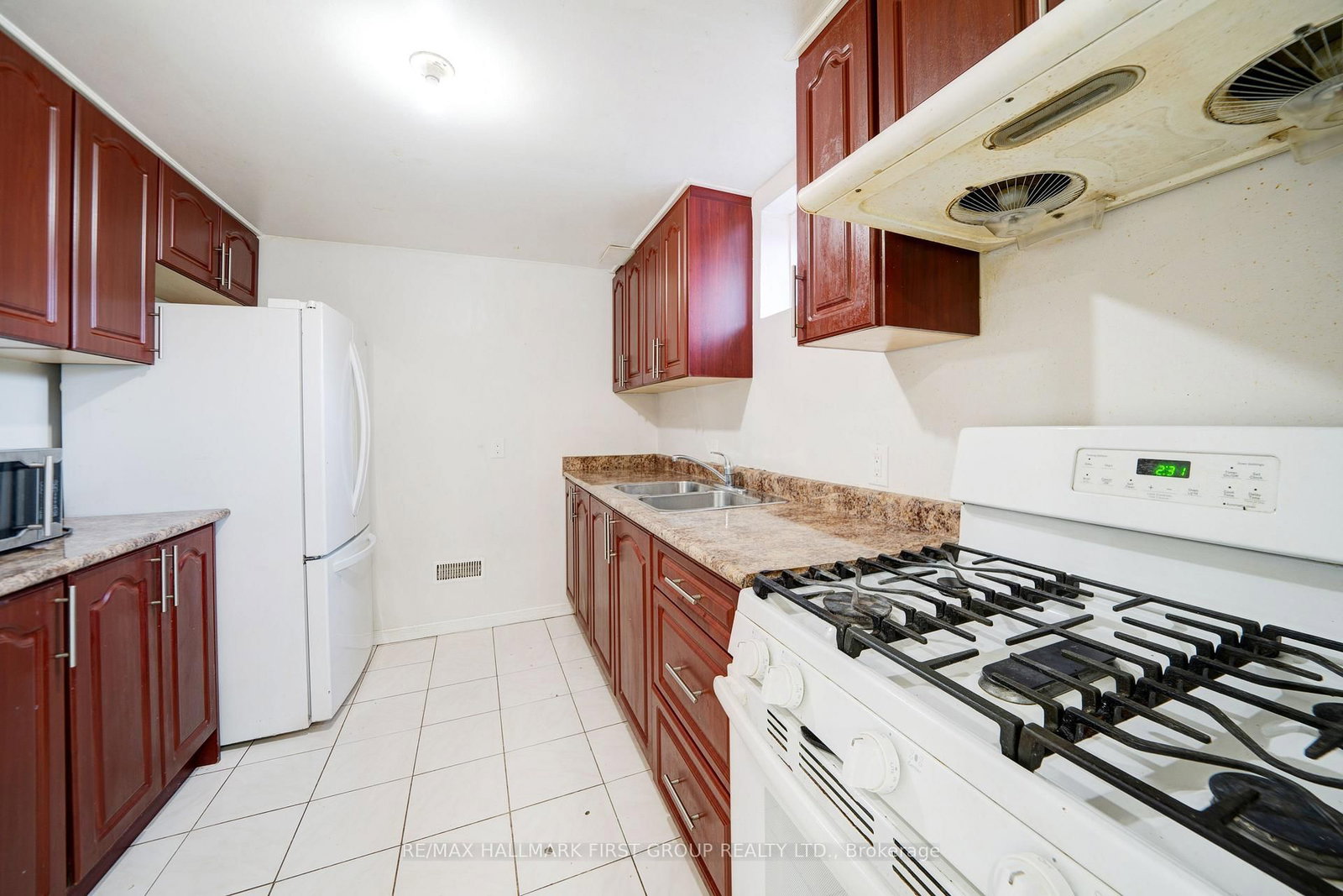 Detached House for lease at 5 Claresholme Drive, Toronto, Ontario, M1C 4Z9 - Highland Creek - MLS: E12911308