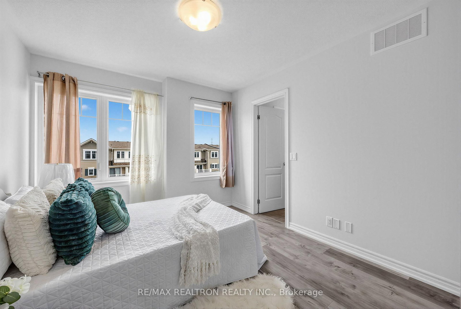 Townhouse for sale at 35-2500 Hill Rise Court, Oshawa, Ontario, L1L 0W2 - Windfields - MLS: E12912080