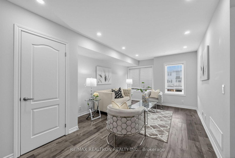 35 - 2500 Hill Rise Crt, Oshawa, L1L 0W2 | Image 3