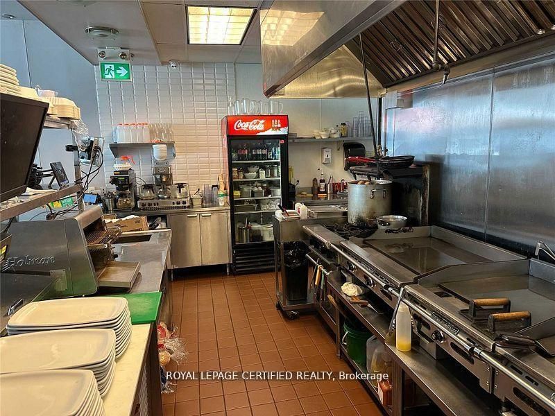 224 Ritson Road N, Unit C2.1 - Photo 12