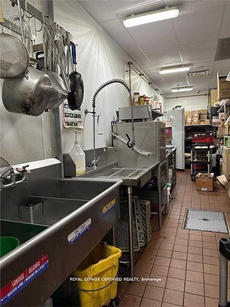 224 Ritson Road N, Unit C2.1 - Photo 13