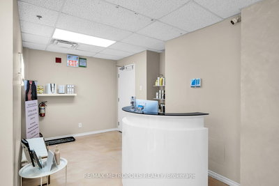 209 - 1 Rossland Rd | Ajax | Image
