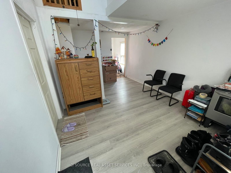 547 Montrave Ave, Oshawa, L1J 4S8 | Image 2