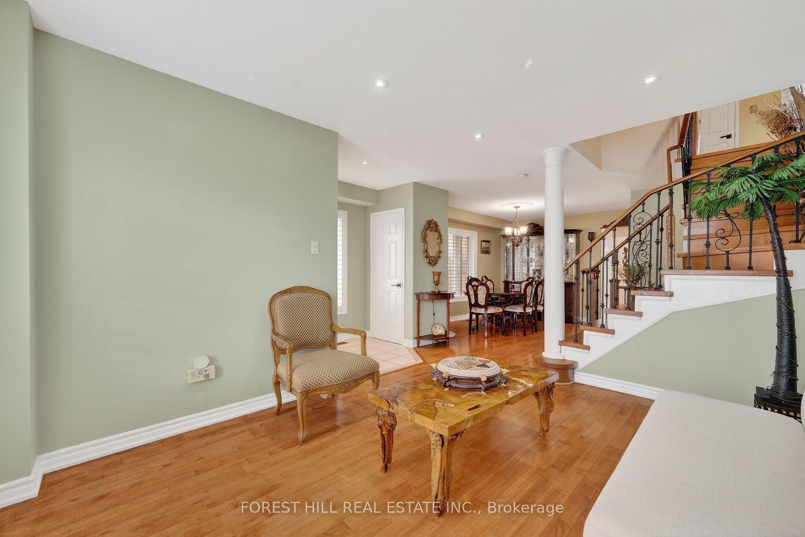 Listing Image 10
