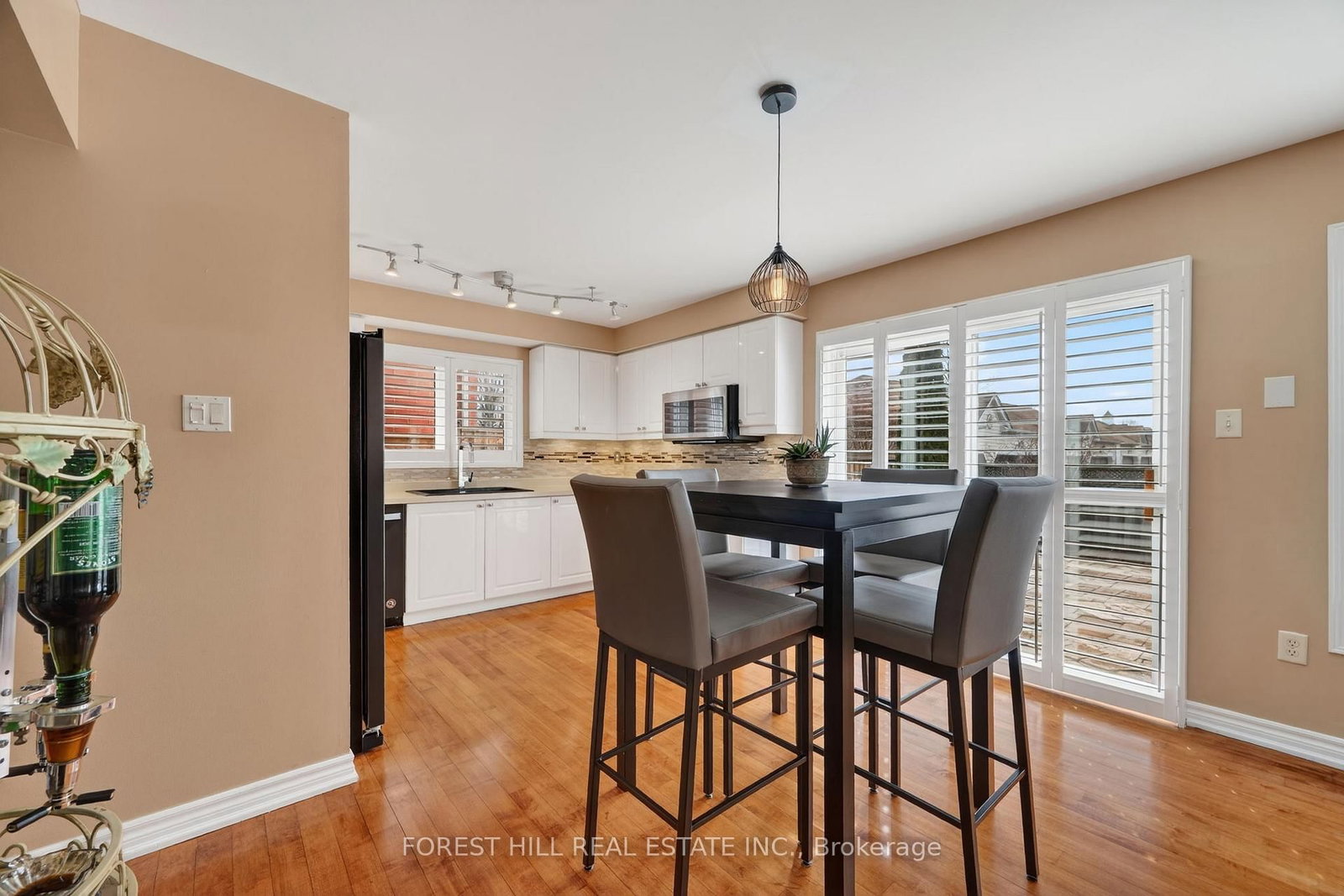 Listing Image 15