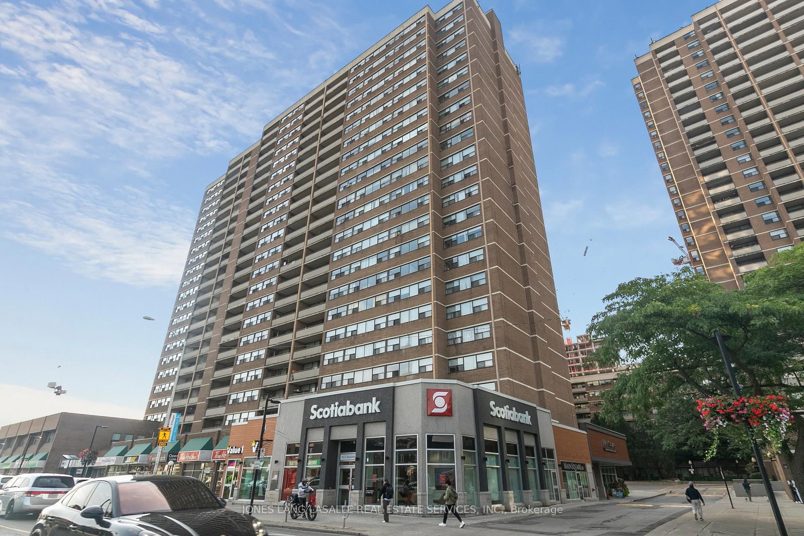 2575 Danforth Avenue, Unit 3 - Photo 4
