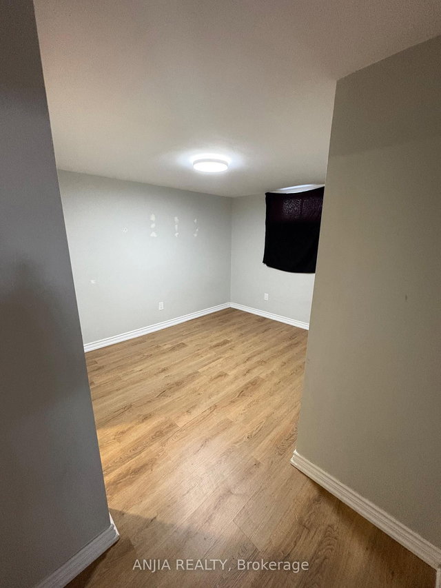 Lower - 473 Gibbons Street