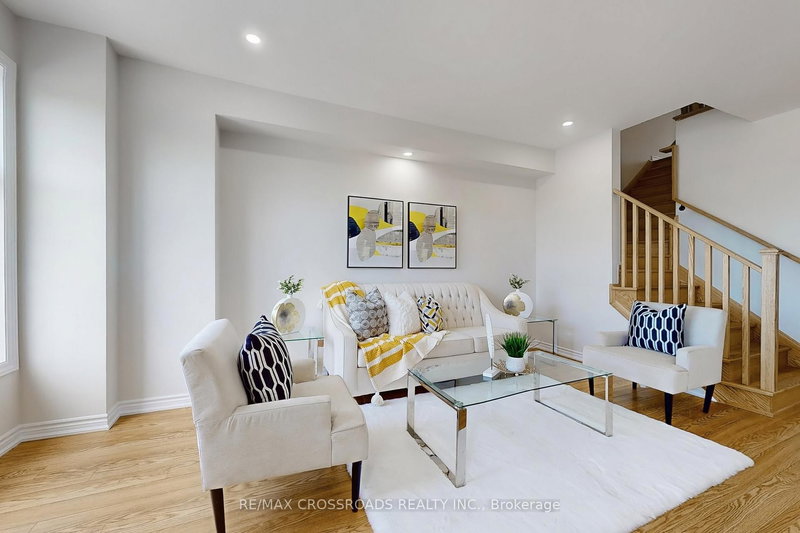 384 Okanagan Path, Oshawa, L1H 0B1 | Image 3