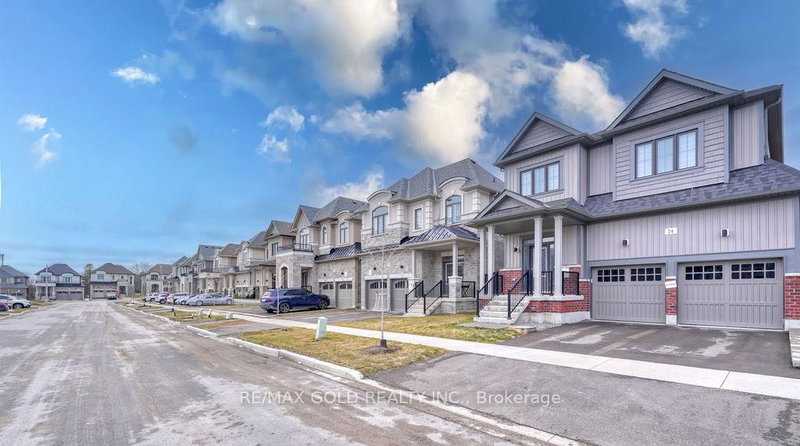 home for lease on 74 Northrop Avenue