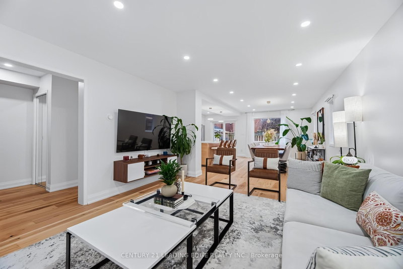 923 Redbird Cres, Pickering, L1V 5K8 | Image 2