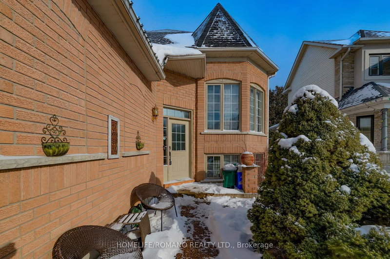 25 Bedell Cres, Whitby, L1R 2N8 | Image 3