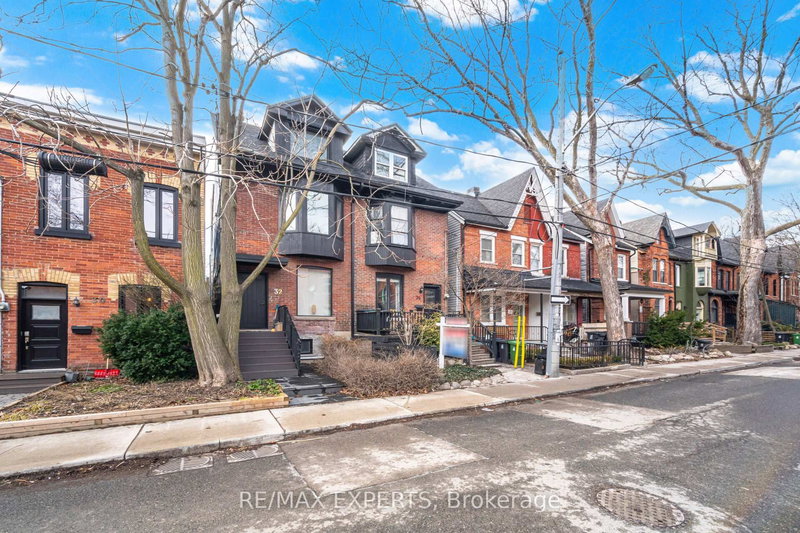 34 Grant St, Toronto, M4M 2H5 | Image 2