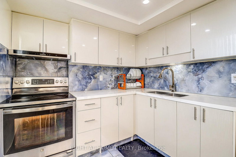 605 - 757 Victoria Park Ave, Toronto, M4C 5N8 | Image 2