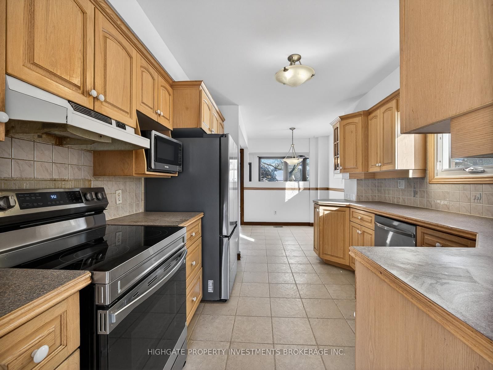 Detached House for sale at 739 Edgewood Road, Pickering, Ontario, L1V 2Z7 - Amberlea - MLS: E12916468