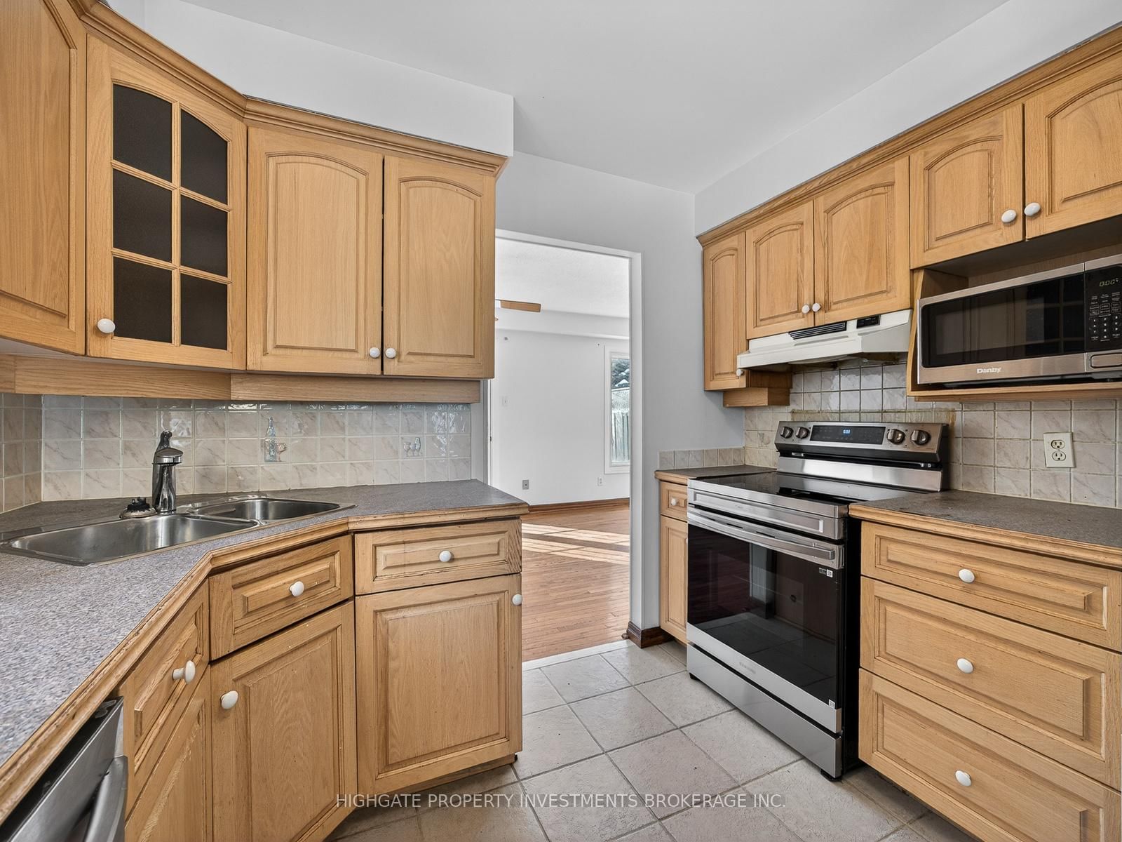 Detached House for sale at 739 Edgewood Road, Pickering, Ontario, L1V 2Z7 - Amberlea - MLS: E12916468