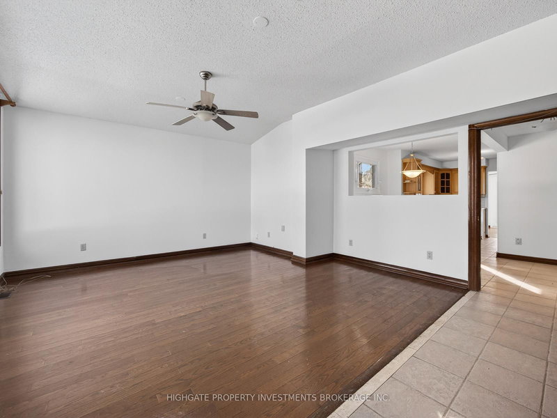 739 Edgewood Rd, Pickering, L1V 2Z7 | Image 2