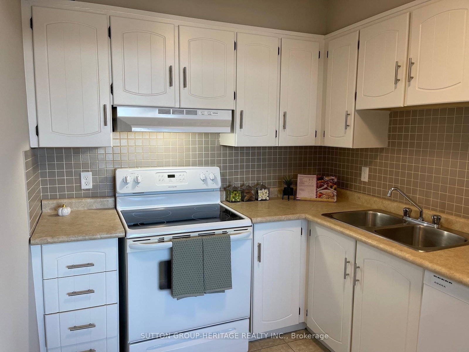 55 William Street E, Unit 912 - Photo 13