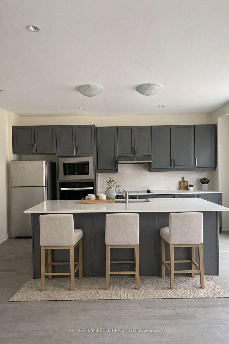 1182 Plymouth Dr, Oshawa, L1L 0T4 | Image 2