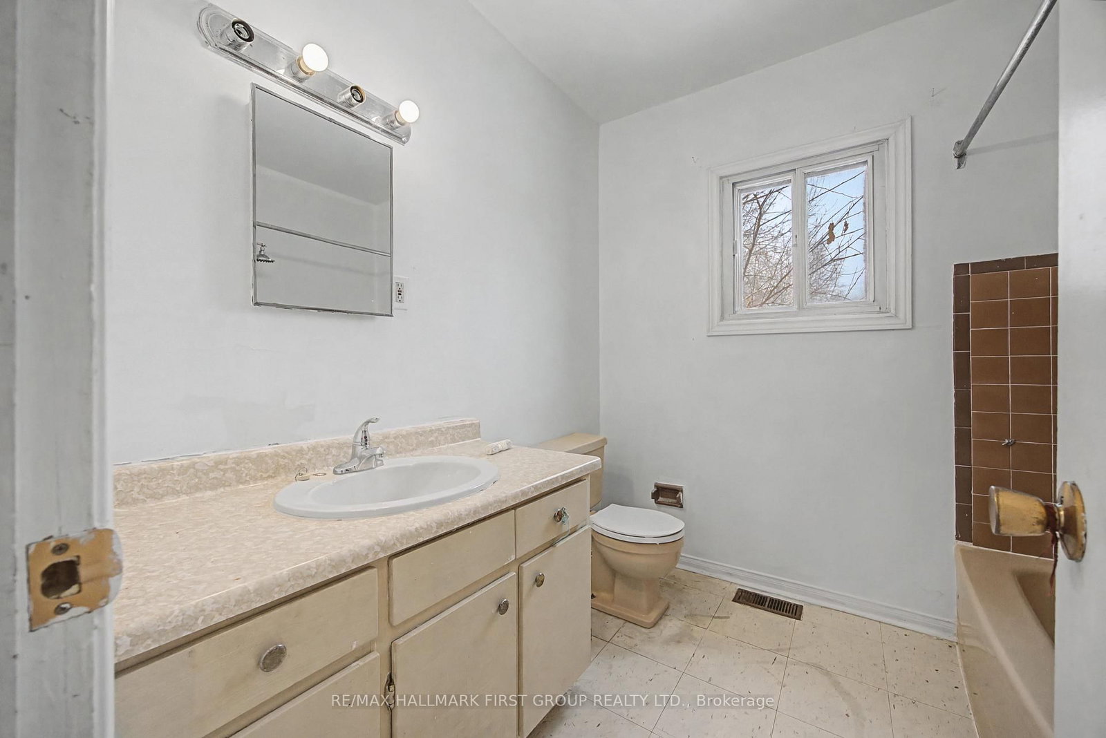 Detached House for sale at 239 Davidson Street, Pickering, Ontario, L1V 2P9 - Rural Pickering - MLS: E12917752