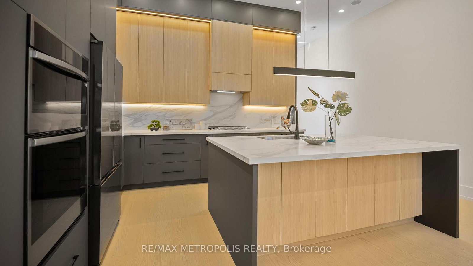 Detached House for sale at 39 Kenworthy Avenue, Toronto, Ontario, M1L 3B1 - Oakridge - MLS: E12919066