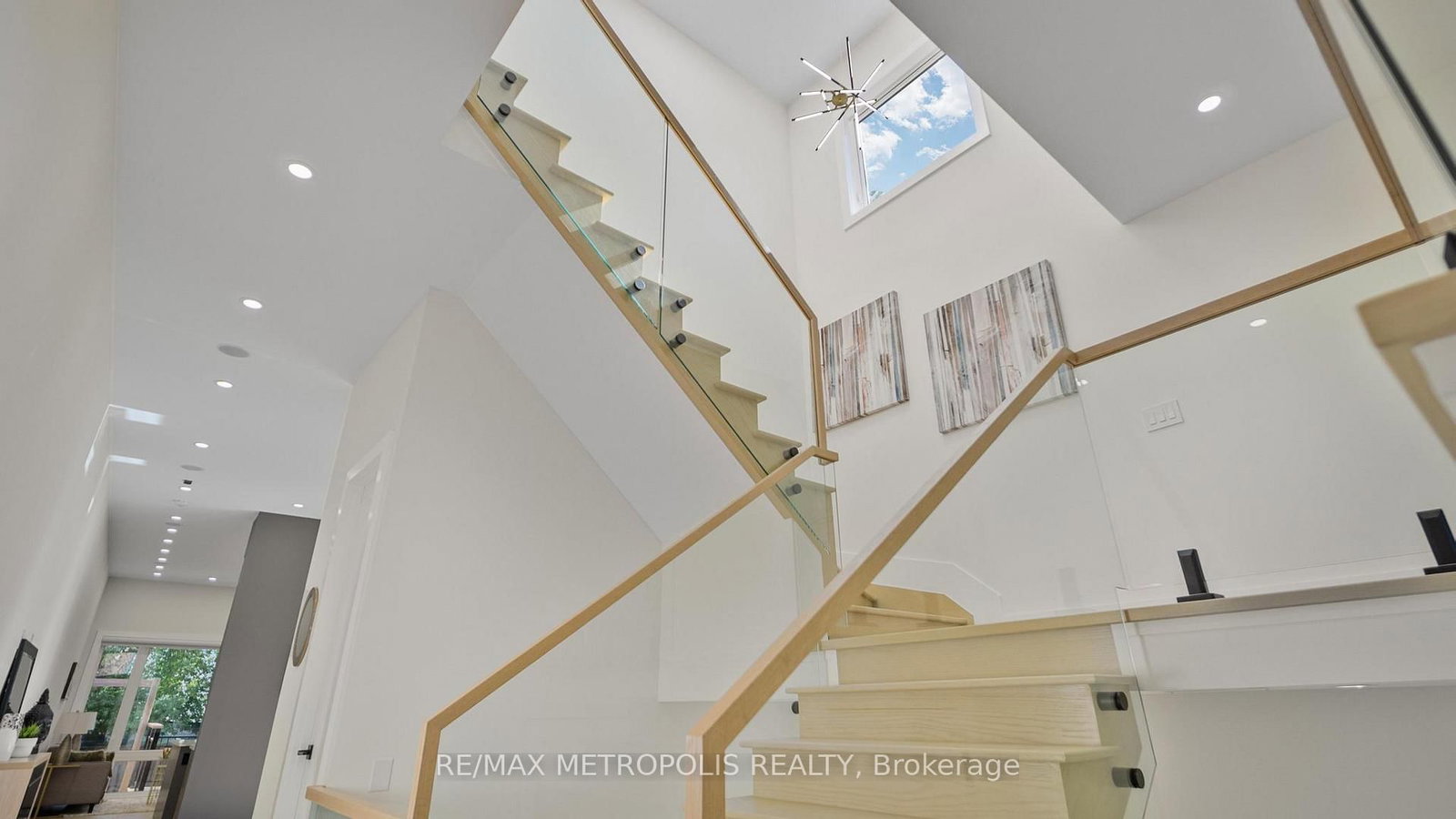 Detached House for sale at 39 Kenworthy Avenue, Toronto, Ontario, M1L 3B1 - Oakridge - MLS: E12919066