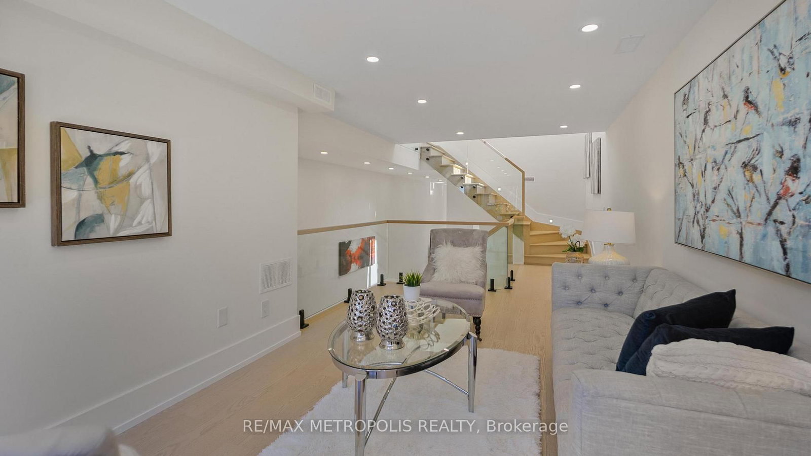 Detached House for sale at 39 Kenworthy Avenue, Toronto, Ontario, M1L 3B1 - Oakridge - MLS: E12919066