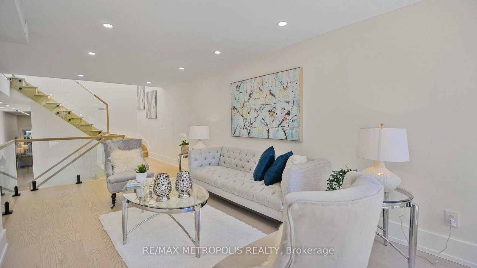 Detached House for sale at 39 Kenworthy Avenue, Toronto, Ontario, M1L 3B1 - Oakridge - MLS: E12919066