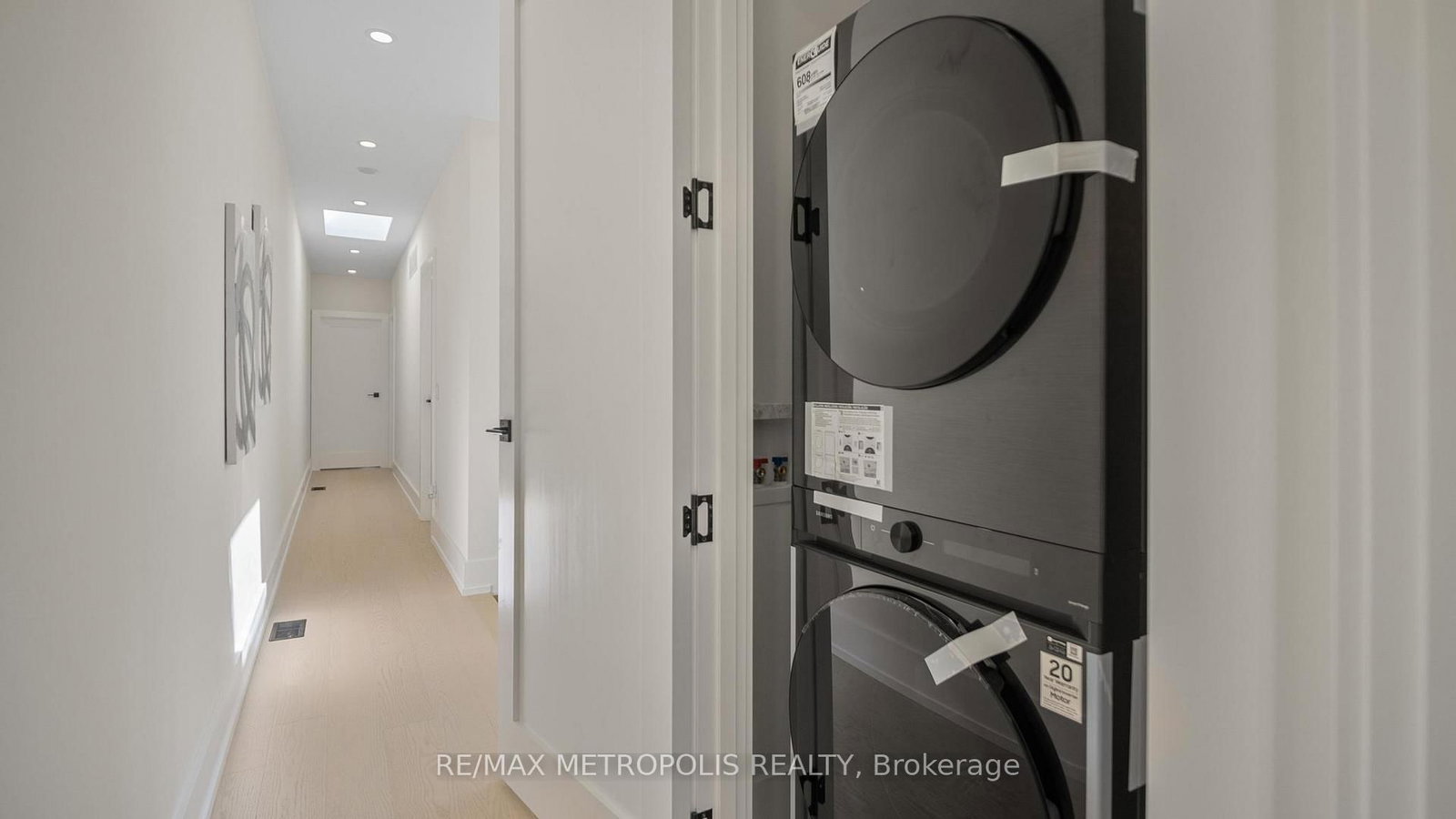 Detached House for sale at 39 Kenworthy Avenue, Toronto, Ontario, M1L 3B1 - Oakridge - MLS: E12919066