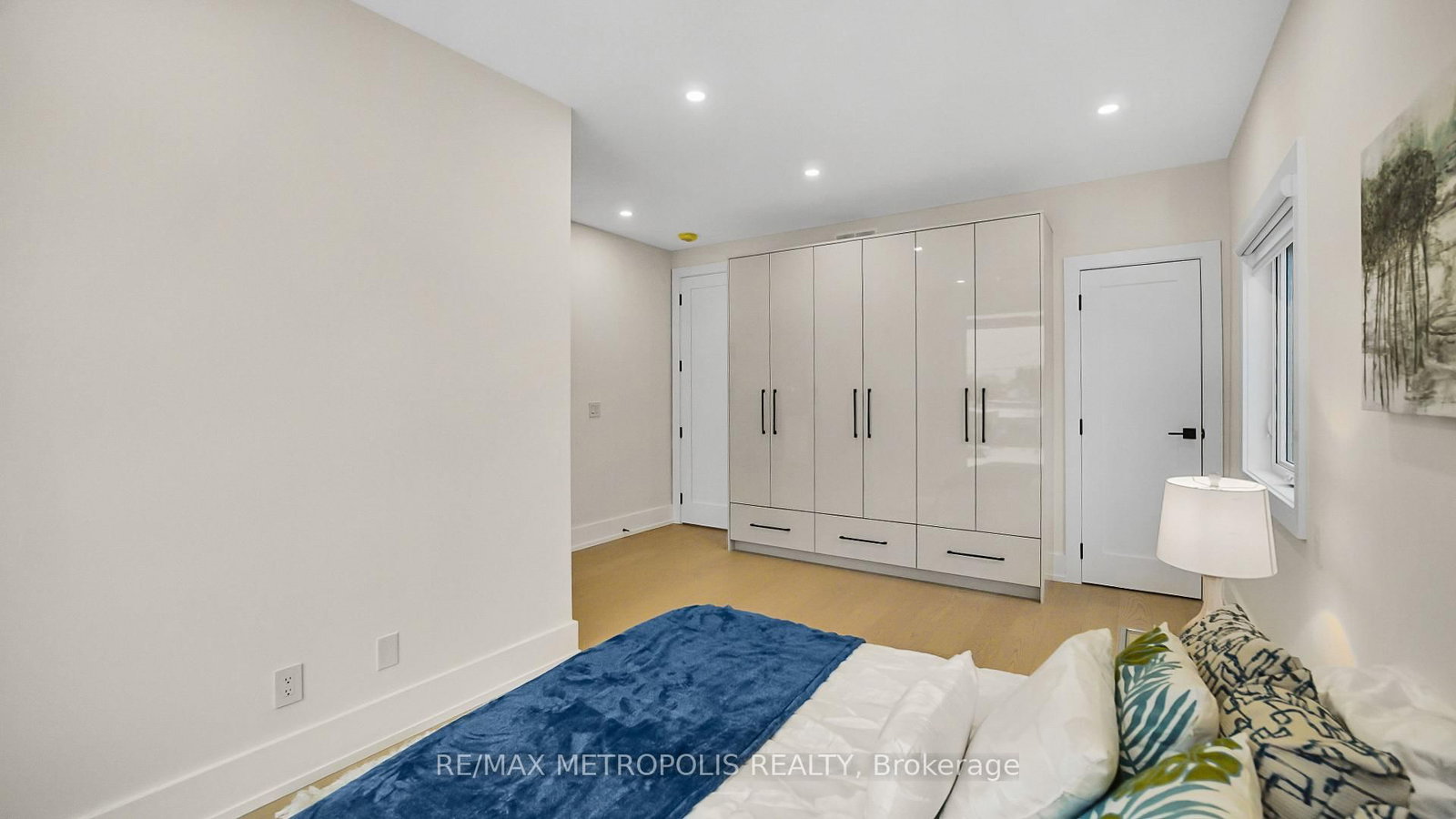 Detached House for sale at 39 Kenworthy Avenue, Toronto, Ontario, M1L 3B1 - Oakridge - MLS: E12919066