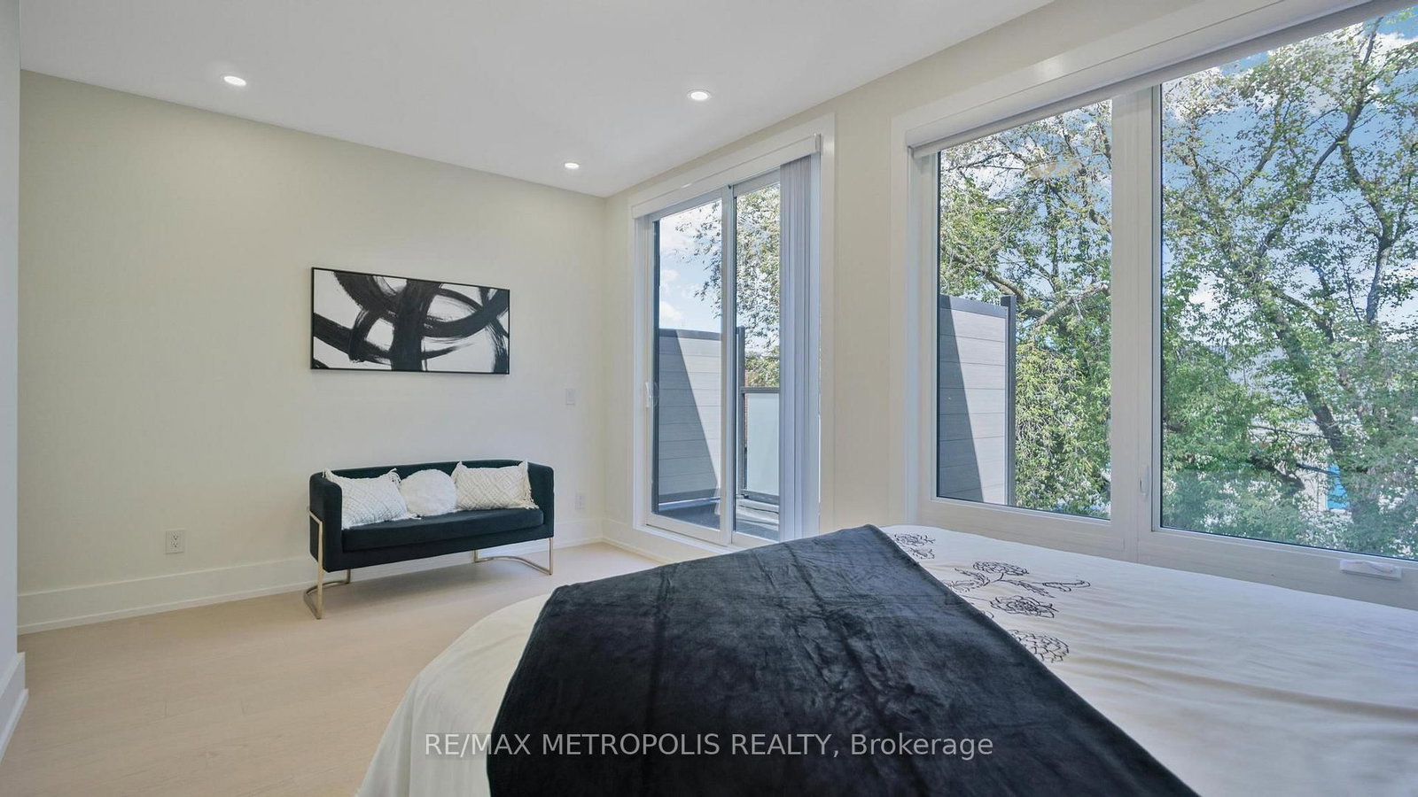 Detached House for sale at 39 Kenworthy Avenue, Toronto, Ontario, M1L 3B1 - Oakridge - MLS: E12919066