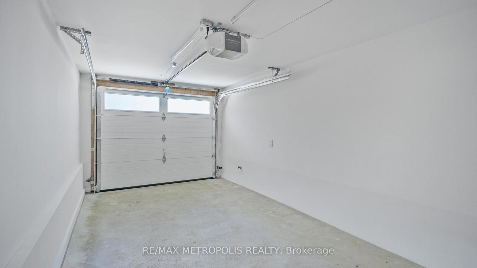 Detached House for sale at 39 Kenworthy Avenue, Toronto, Ontario, M1L 3B1 - Oakridge - MLS: E12919066