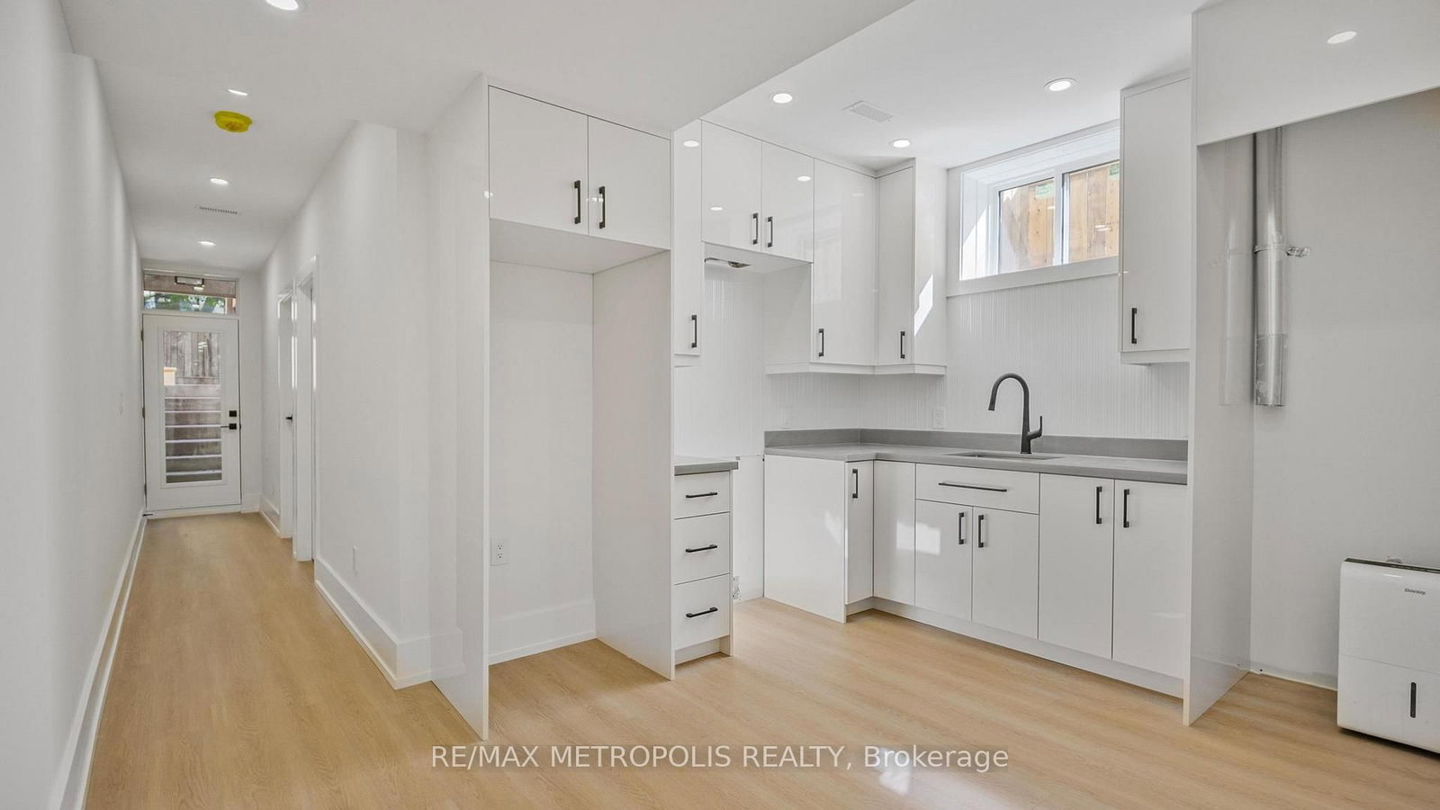 Detached House for sale at 39 Kenworthy Avenue, Toronto, Ontario, M1L 3B1 - Oakridge - MLS: E12919066