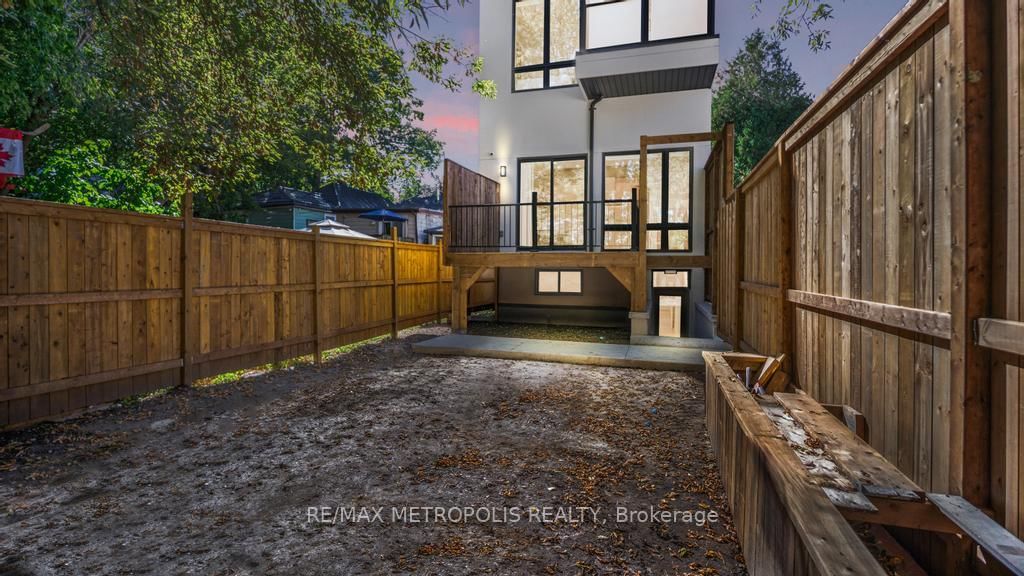 Detached House for sale at 39 Kenworthy Avenue, Toronto, Ontario, M1L 3B1 - Oakridge - MLS: E12919066